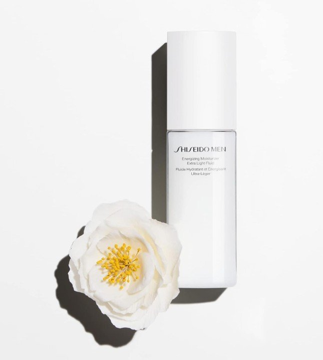 Shiseido Men Energizing Moisturizer Extra Light Fluid Овлажняващ регенериращ кожата флуид за лице за мъже